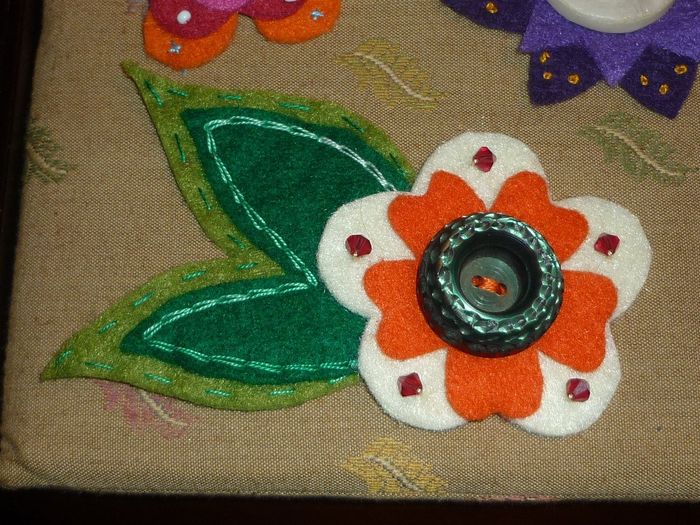 flor fieltro y boton