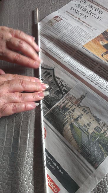 Tubitos de papel de periódico