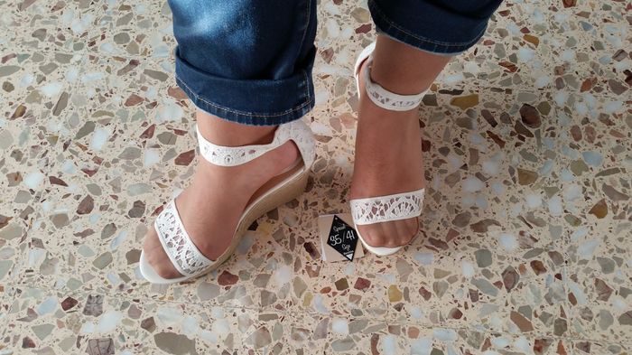 Alpargatas de cuña en lugar de zapatos de tacón - 1