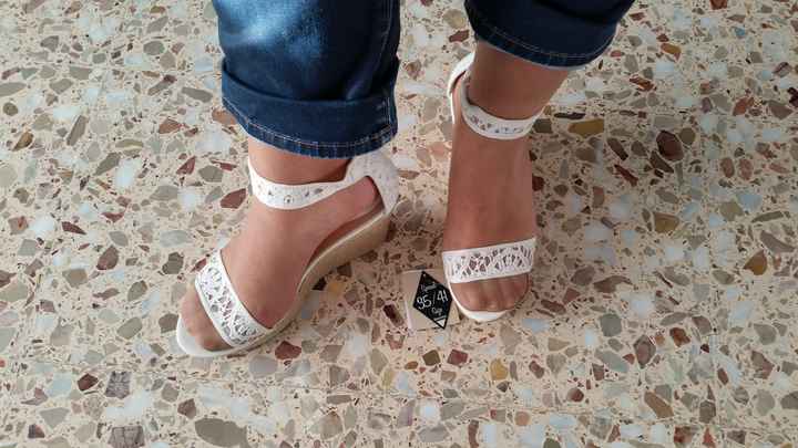 Alpargatas de cuña en lugar de zapatos de tacón - 1