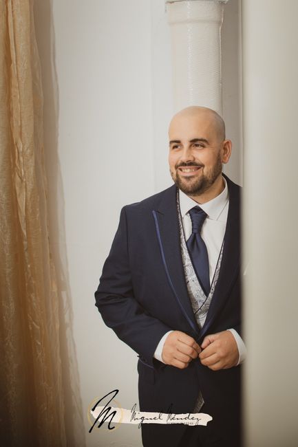 El traje, ¿azul, beige, gris o negro? 1