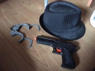 Atrezzo para la mesa ''El padrino'' añadiremos unas fichas de pócker, un puro, y unos dólares arruga