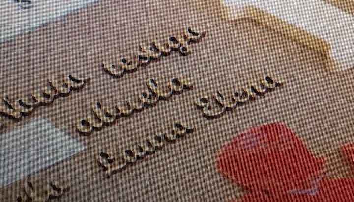 Detalle nombres para mesa invitados de madera - 1