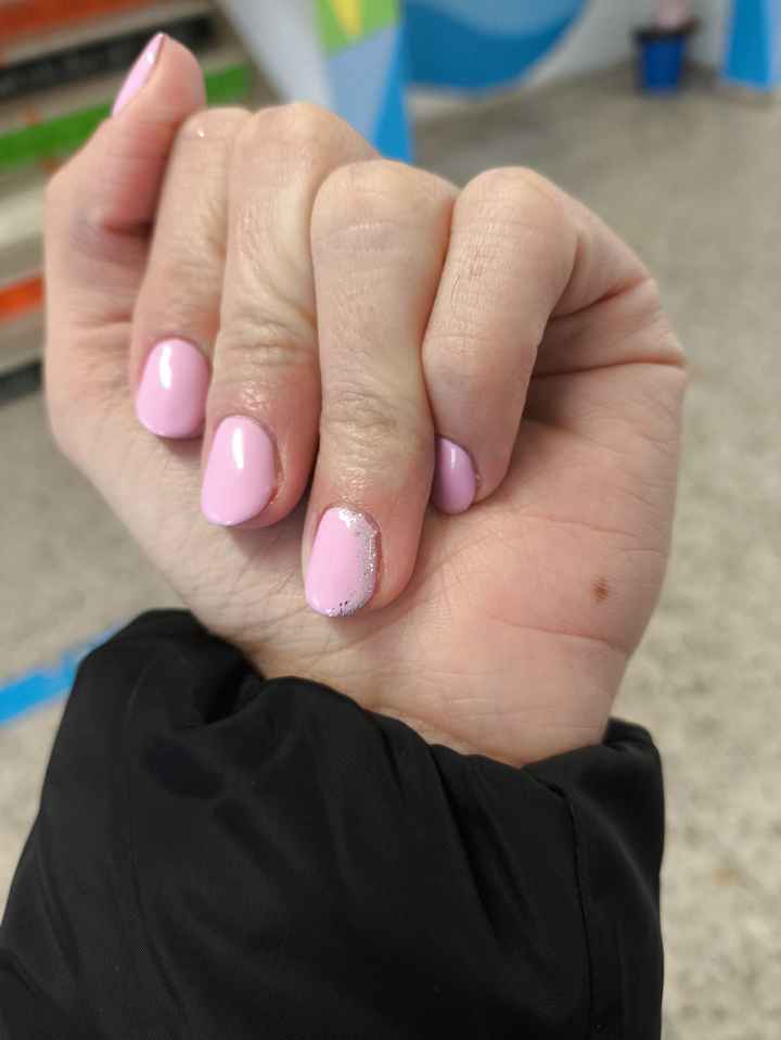 Manicura francesa VS Manicura roja - 1