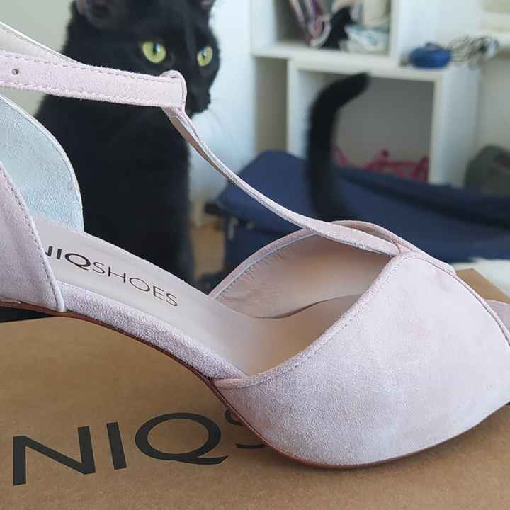 En busca de mis zapatos para el día b 💕 - 1