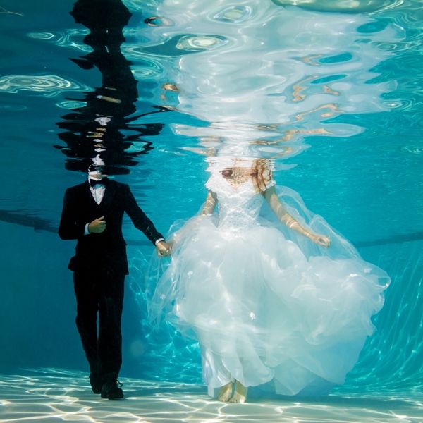 postboda en la piscina