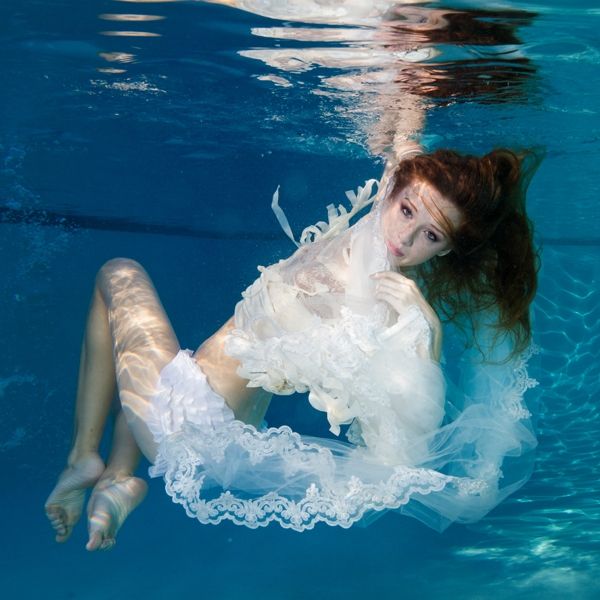 postboda en la piscina