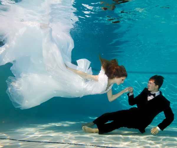 postboda en la piscina