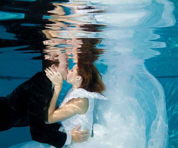 postboda en la piscina