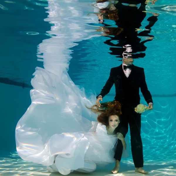postboda en la piscina