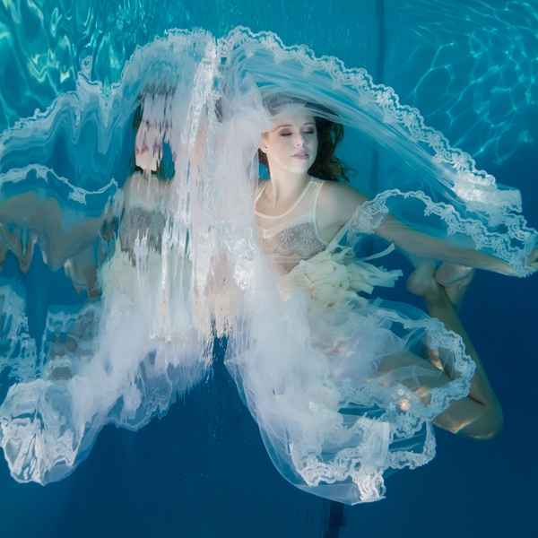postboda en la piscina