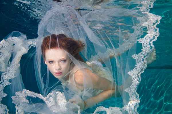 postboda en la piscina