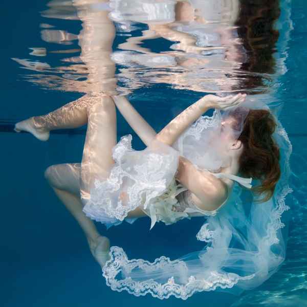 postboda en la piscina
