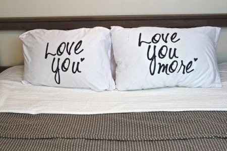 almohadas románticas