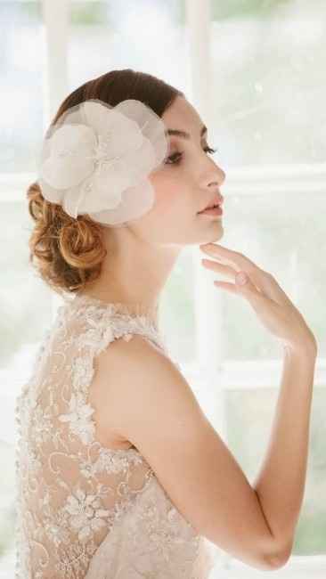 peinado de novia flores