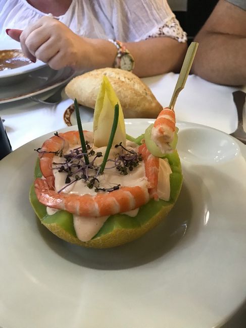 coctel de marisco en cuna de melon