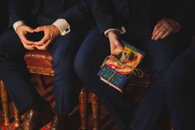 Libro HP con los anillos en las varitas