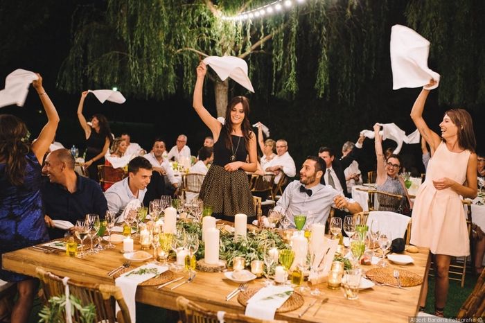 Se Trata De Un Montón De Bonitas Servilletas De Tela Para Los Invitados A  Una Boda. Detalles De Colocación De Una Mesa De Vacaciones. Fotos,  retratos, imágenes y fotografía de archivo libres