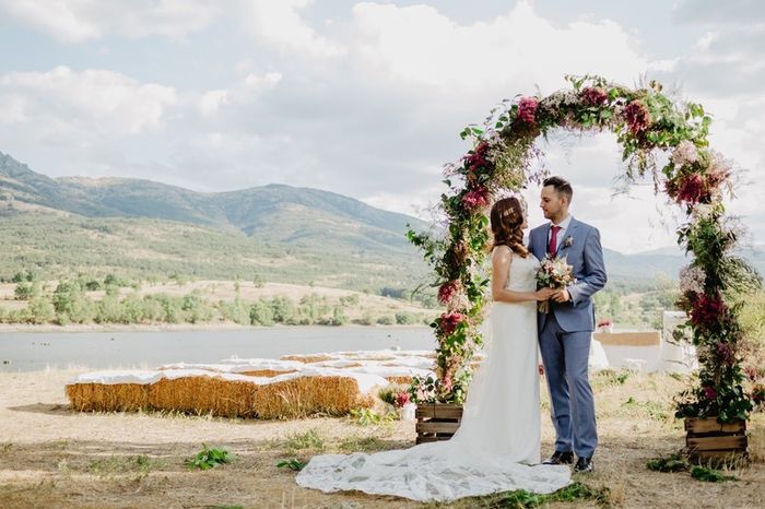 Deja que las FLORES también sean las protagonistas de tu boda 🌹🌻🌷 12