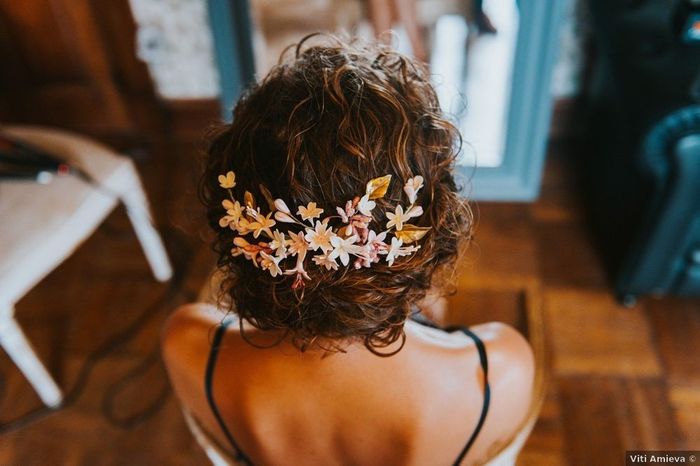 ¿Tienes el pelo rizado y no sabes cómo peinarte? ¡Coge ideas aquí! 1