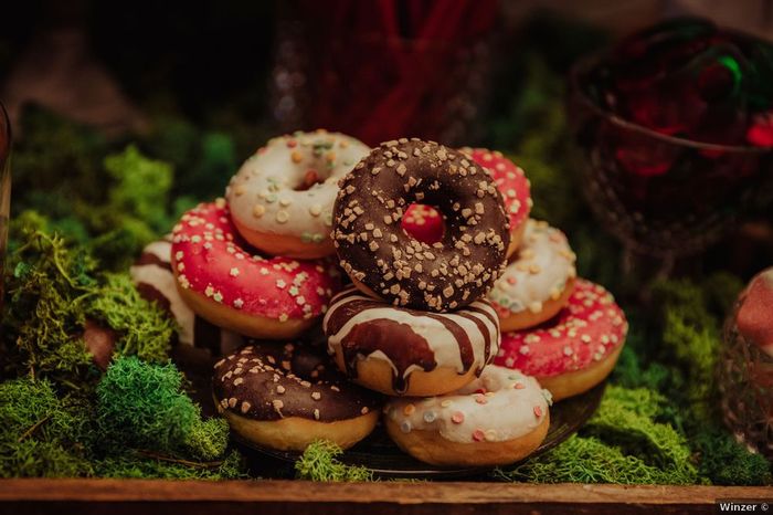 Si en una boda te ponen estos donuts... ¿Cuál te comerías? 🤤 1