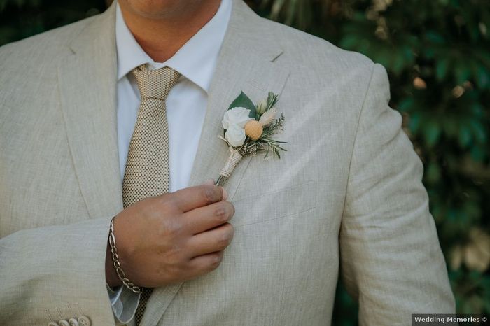 Novio de blanco y beige, ¿qué te parece esta combinación? 🤔 1