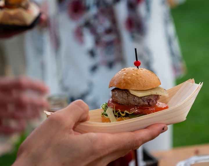 ¡Piensa rápido! - Un plato que no puede faltar en la boda - 1