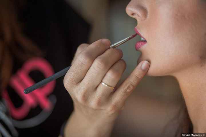 Labial a conjunto con la manicura, ¿qué piensas? - 1