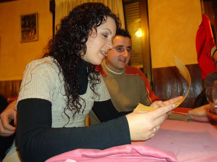 leyendo la carta