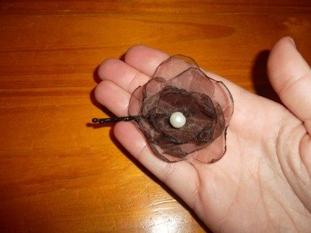 Orquilla con flor de organza