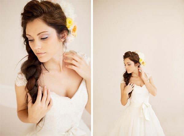 Semirrecogido de novia lateral con tocado