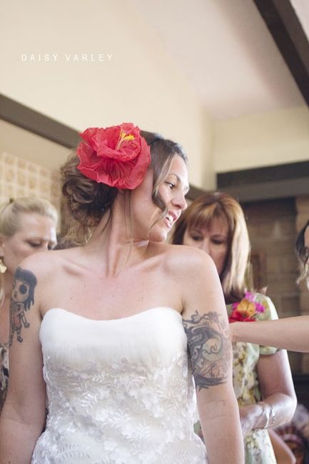 Tocado de novia flor roja