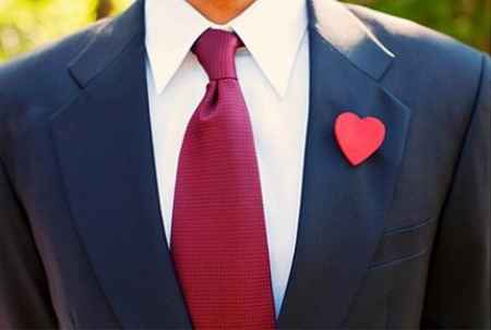 Boutonier de fieltro con forma de corazón