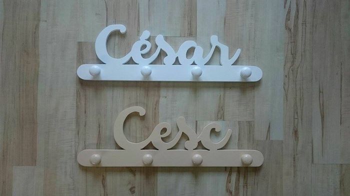 Percha para ropa con nombre