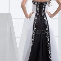 vestido detrás