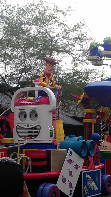 Desfile personajes de Pixar