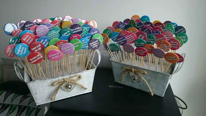 Chapas personalizadas y libro de firmas - 1