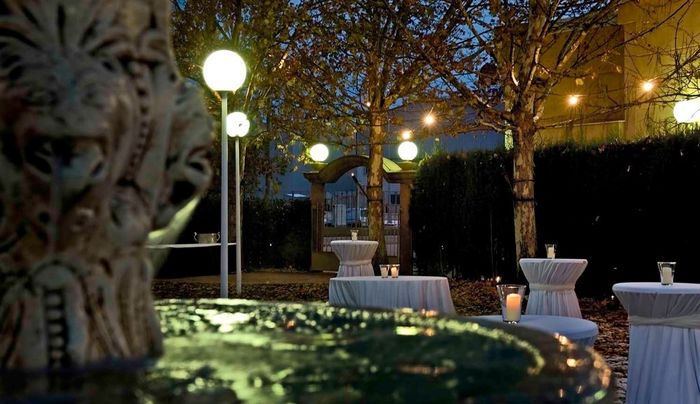 Jardin salones cervantes anocheciendo
