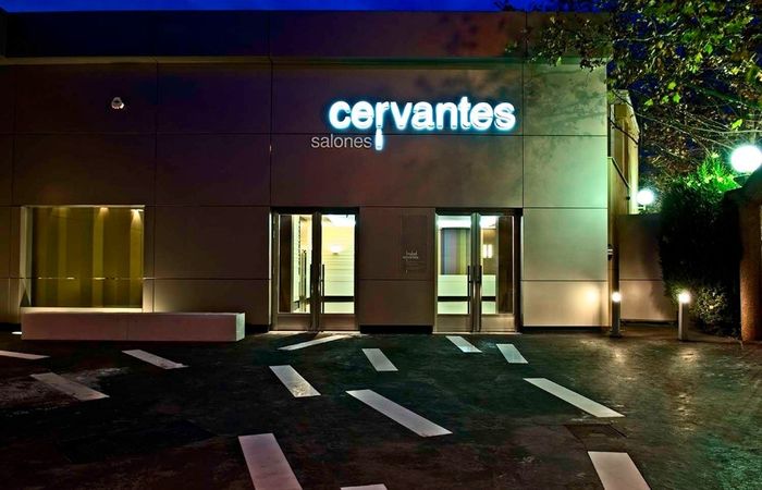 Entrada salones cervantes