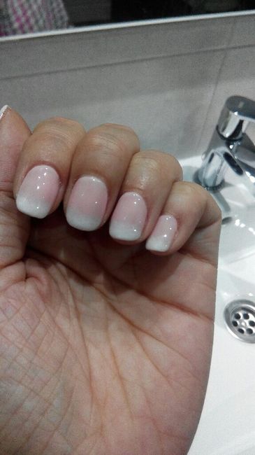 Chicas , preferís Una Manicura sencilla para el día de tu Boda o unas uñas Acrílicas mas elaboradas?