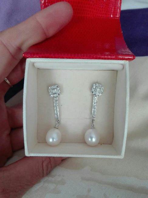 Pendientes prestados - 1