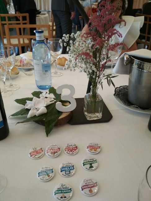 Detalles invitados en la mesa - 2