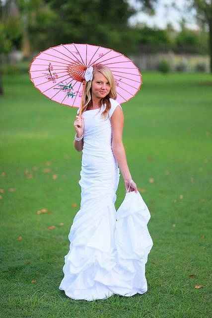 novia con sombrilla china