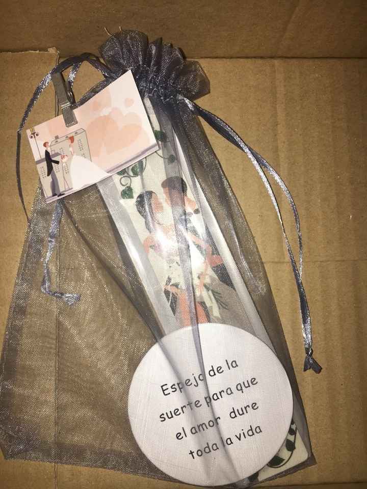Alfileres, y varios regalos - 2