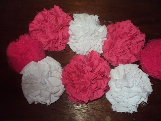 POMPONES EN TELA