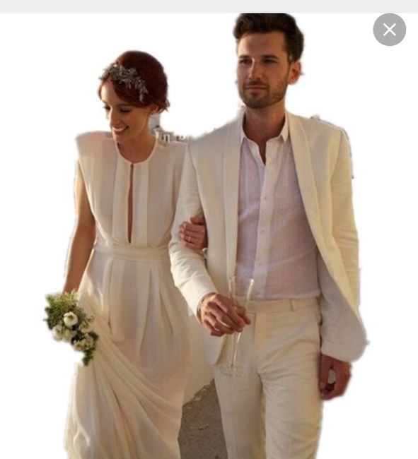 Novios con traje de color clarito (beige o crema) - 1