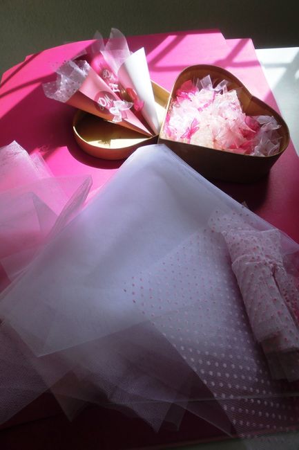 Y en el interior tul rosa, blanco y de lunares...para combinar con los cucuruchos...