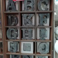 Letras grises con luz