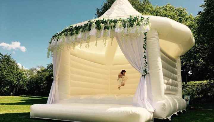 Castillo hinchable blanco - 1