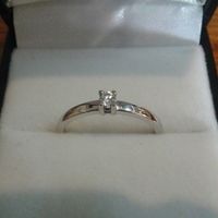 Mi sortija de pedida, pero mi joya mas bonita e importante es mi futuro marido.